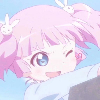 女子亲宝宝脚丫嘴唇肿成香肠